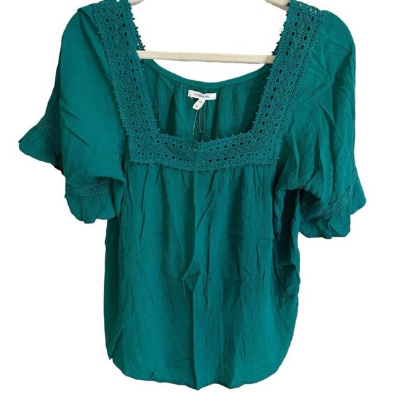 Maurices Flowy Green Crochet Neckline Top Size Small NWT - Picture 2 of 5
